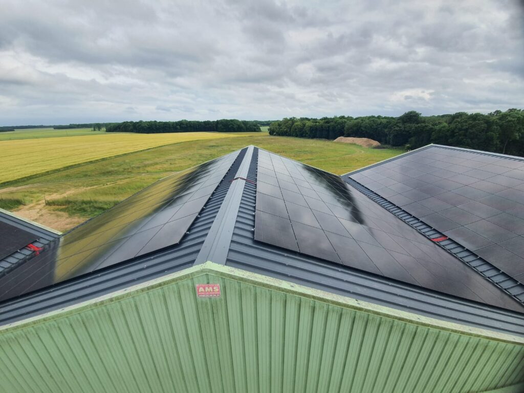 Esolaire - Comment réduire les coûts énergétiques de votre bâtiment industriel grâce à l'installation solaire ? - Featured Image 1